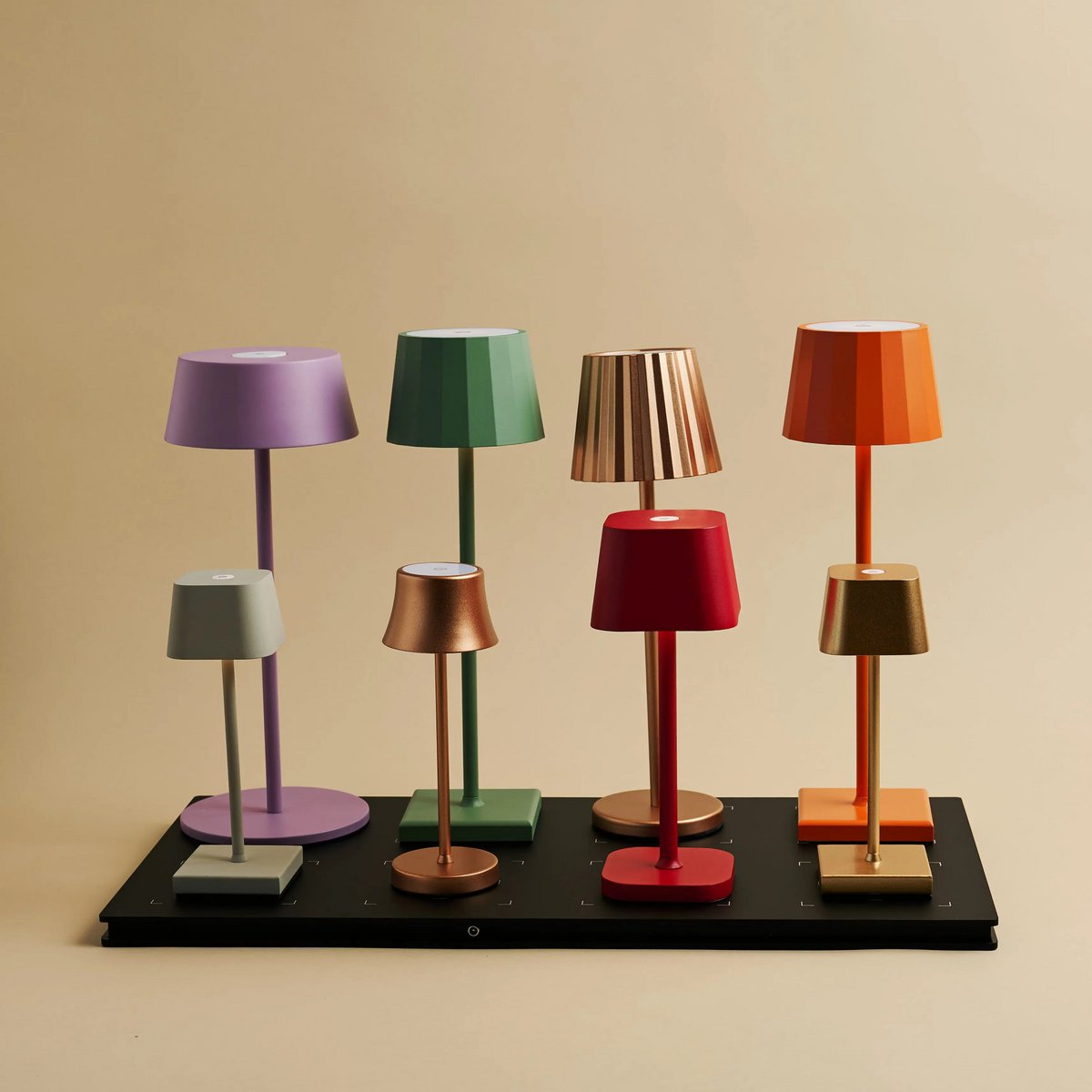 Professional Combi Set - 8 x Sarphati Mini Mocha Brown Rechargeable Table Lamps and 1 x Central Station Wireless Charging Station with Qi-Technology - Perfect for Restaurants, Hospitality and Hotels