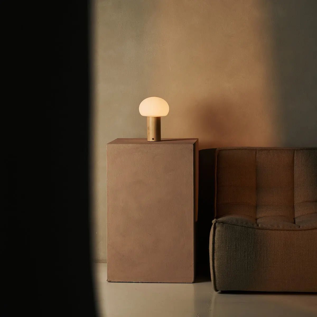 Lampe de table en bois marron clair avec verre et batterie rechargeable | Éclairage dimmable et polyvalent