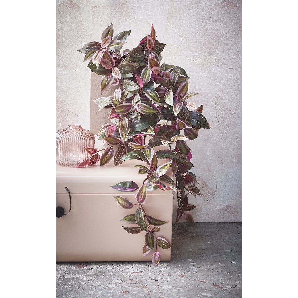 Plante Artificielle Suspendue Tradescantia - L15 x L20 x H54 cm - Bordeaux