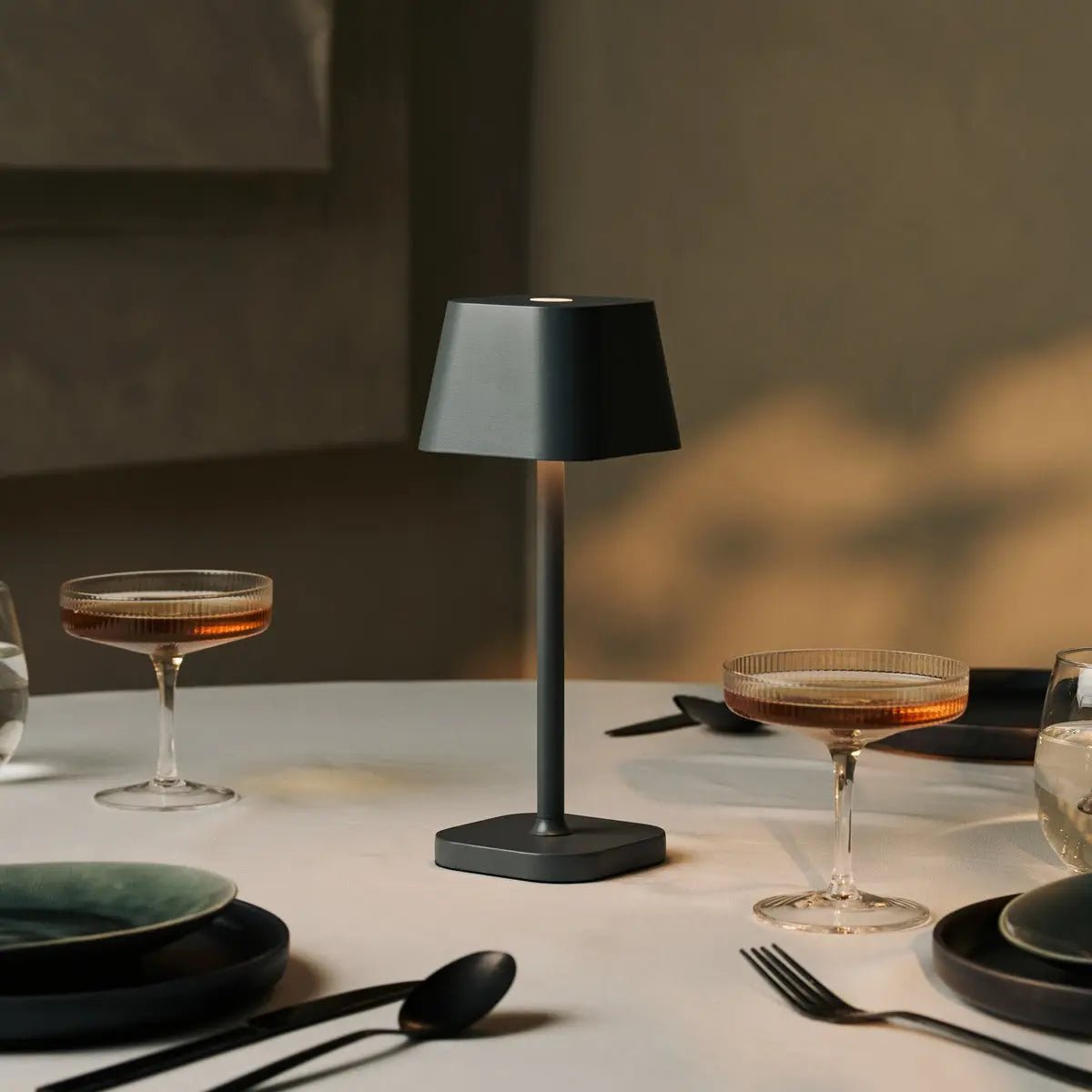 Ava Stone Grey - lampe de table rechargeable | Lampe élégante et sans fil et dimmable