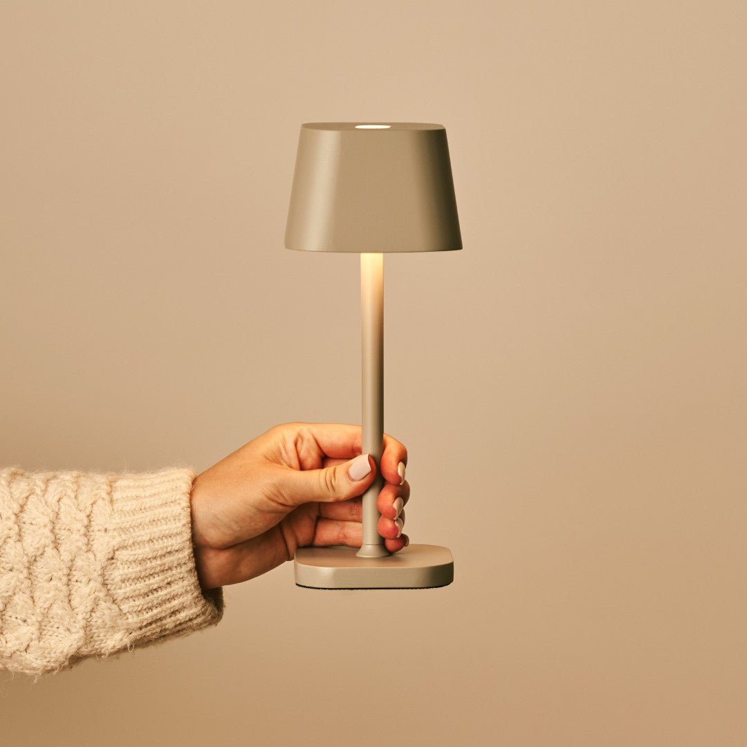 Ava Shadow Gray - lampe de table rechargeable | Élégant, sans fil et dimmable
