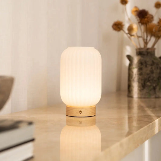Lampe rechargeable unique Lilly – Verre dépoli et base en bois, intensité variable, 3 modes d'éclairage
