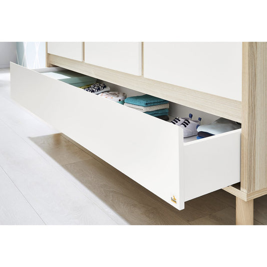 Pépinière 'Flow' large large
3 pièces : lit bébé, grand meuble à langer, grande penderie