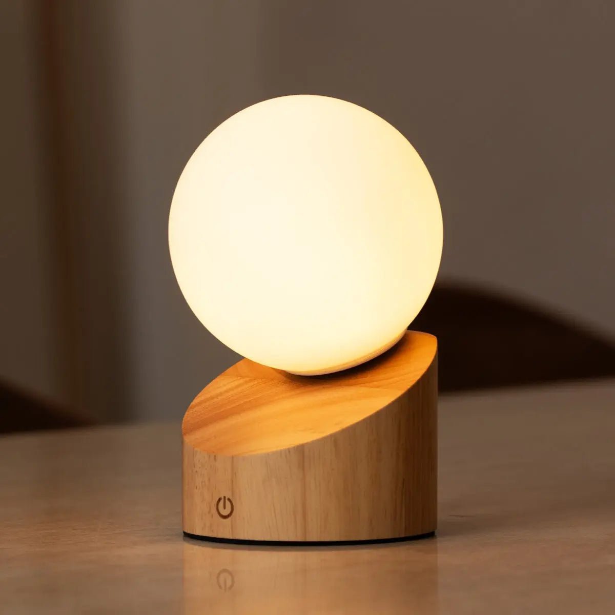 Morris Light Brown Élégant lampe rechargeable - Design sans fil, dimmable, respectueux de l'environnement