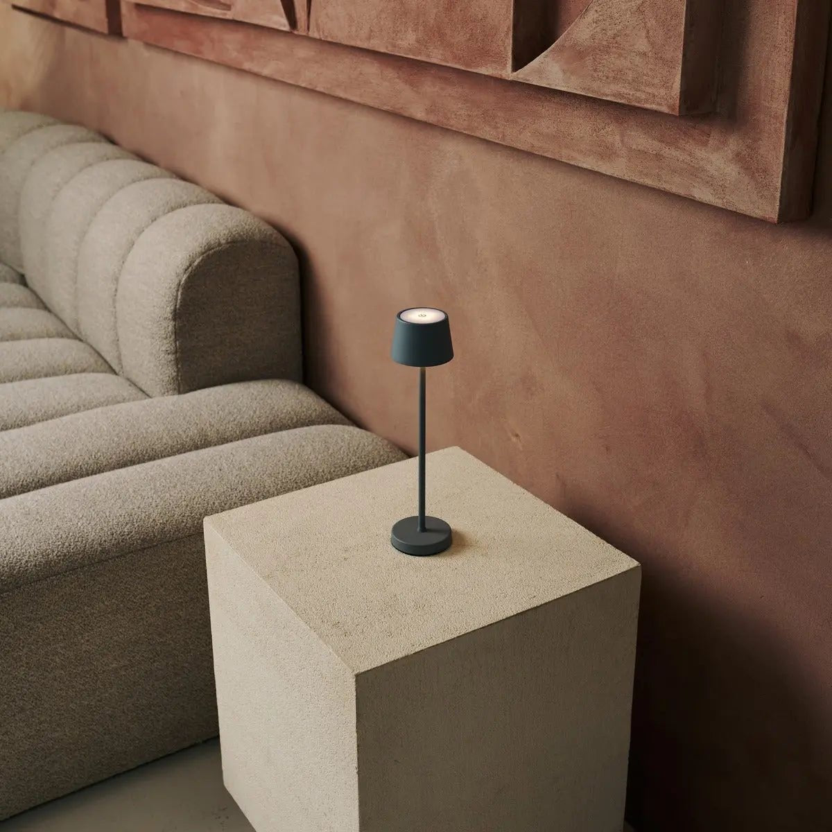 Combi set professionnel - 4 X Vondel Mini Mouse Grey Grey Rechargeable Table Lampes et 1 x Amstel Wireless Station de charge avec Q1-Technology - parfait pour les restaurants, l'hospitalité et les hôtels