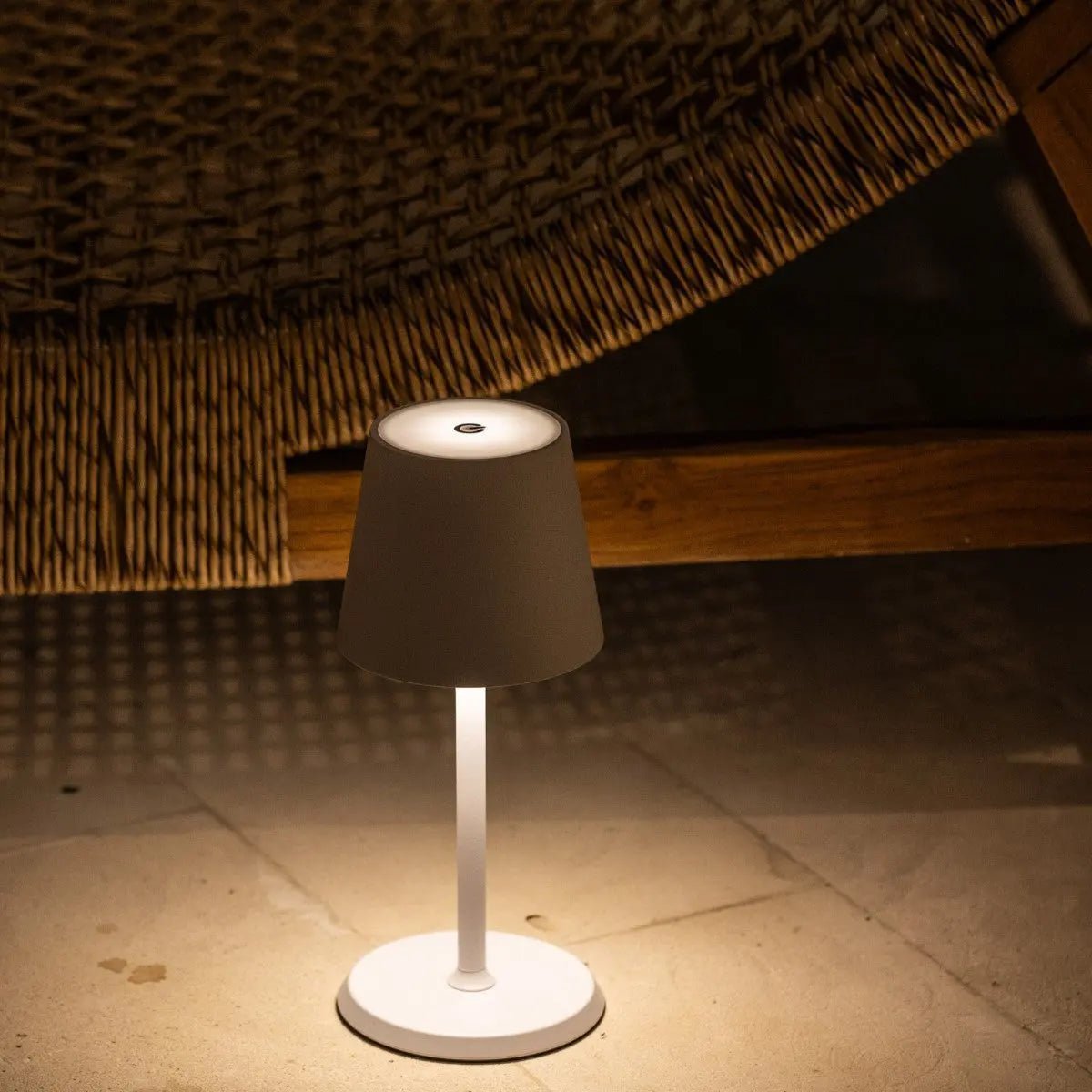 Lampe de table rechargeable James White – Sans fil, à intensité variable et élégante