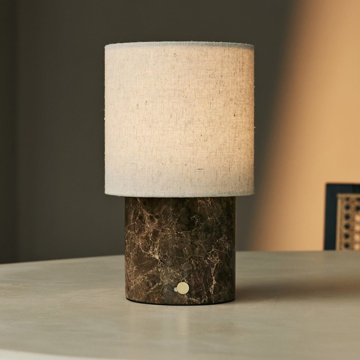 Onoda Brown / Emperador Dark – Lampe de table en Marbre et Lin