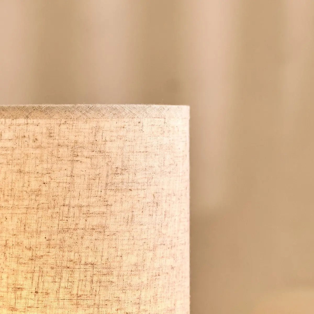 Lampe de table en bois brun foncé Ben - rechargeable, dimmable, USB-C alimenté