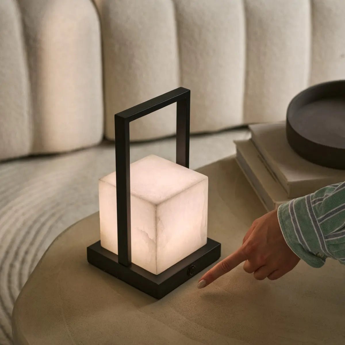 Lampe de table rechargeable Nola en albâtre l trois modes d'éclairage et rechargeable
