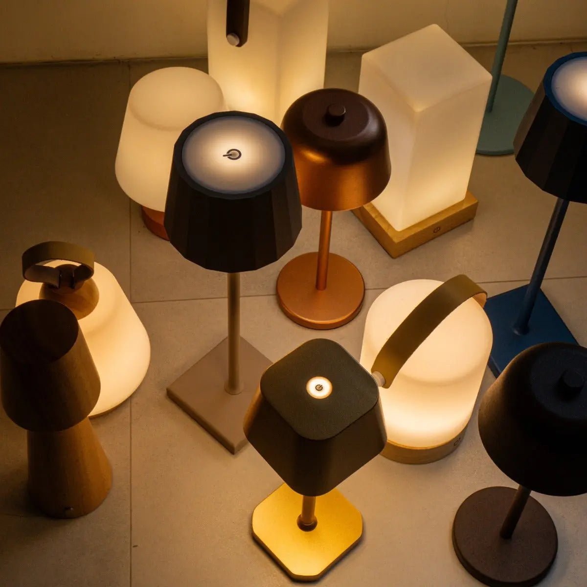 Lampe de table rechargeable en fer William Koala Brown – Intensité variable, chargement USB-C, autonomie de 120 heures