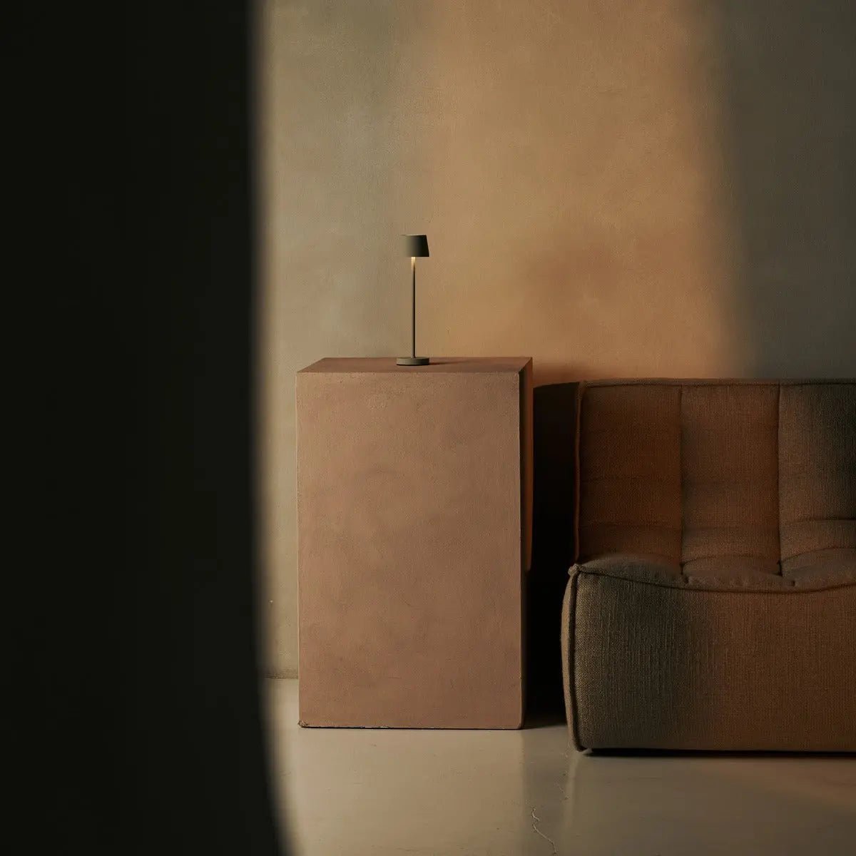 Combi set professionnel - 4 X Vondel Mini Shadow Grey Grey Rechargeable Table Lampes et 1 X Amstel Wireless Station Wireles