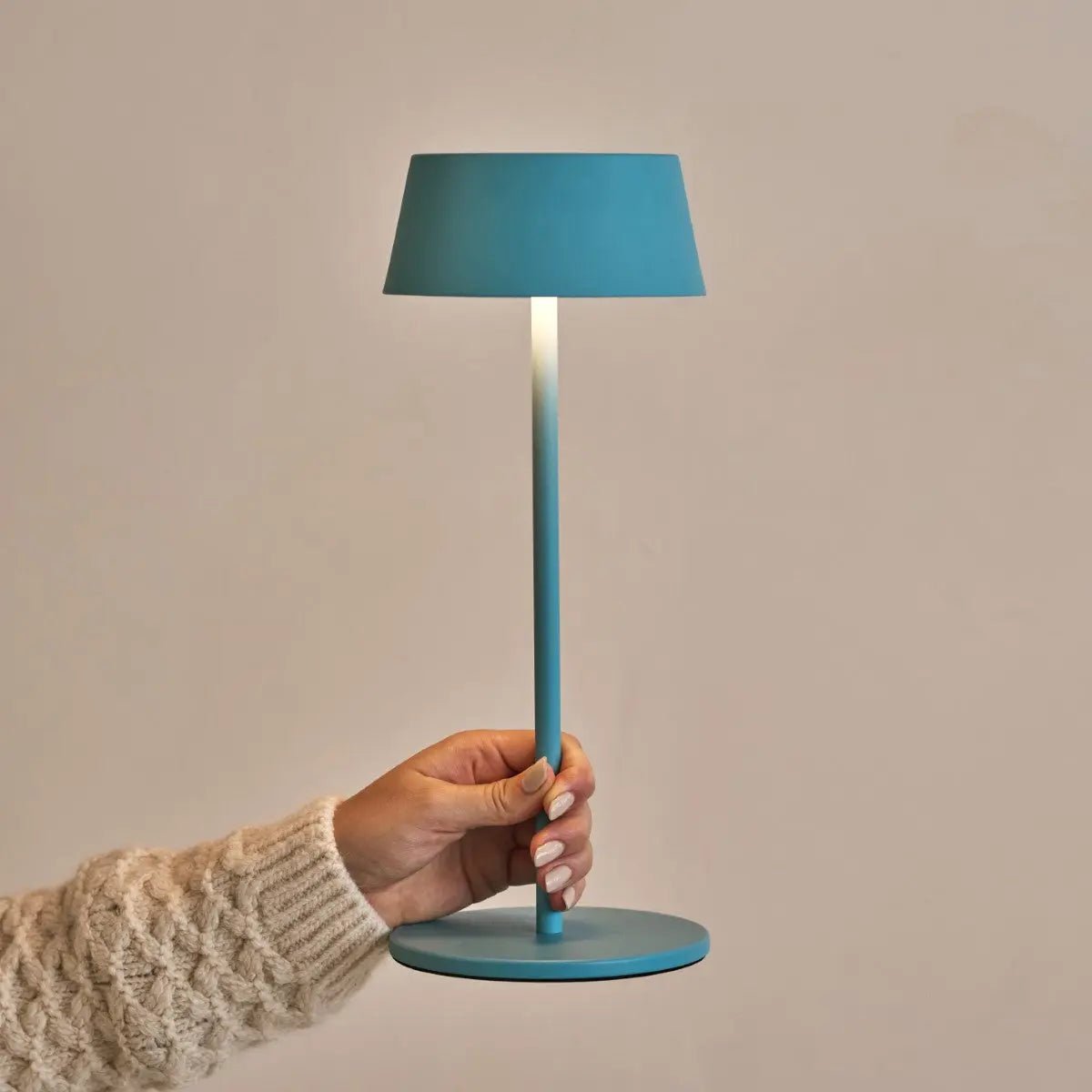 Lampe de table en fer rechargeable bleue Hugo Amsterdams - Intensité variable, élégante et sans fil