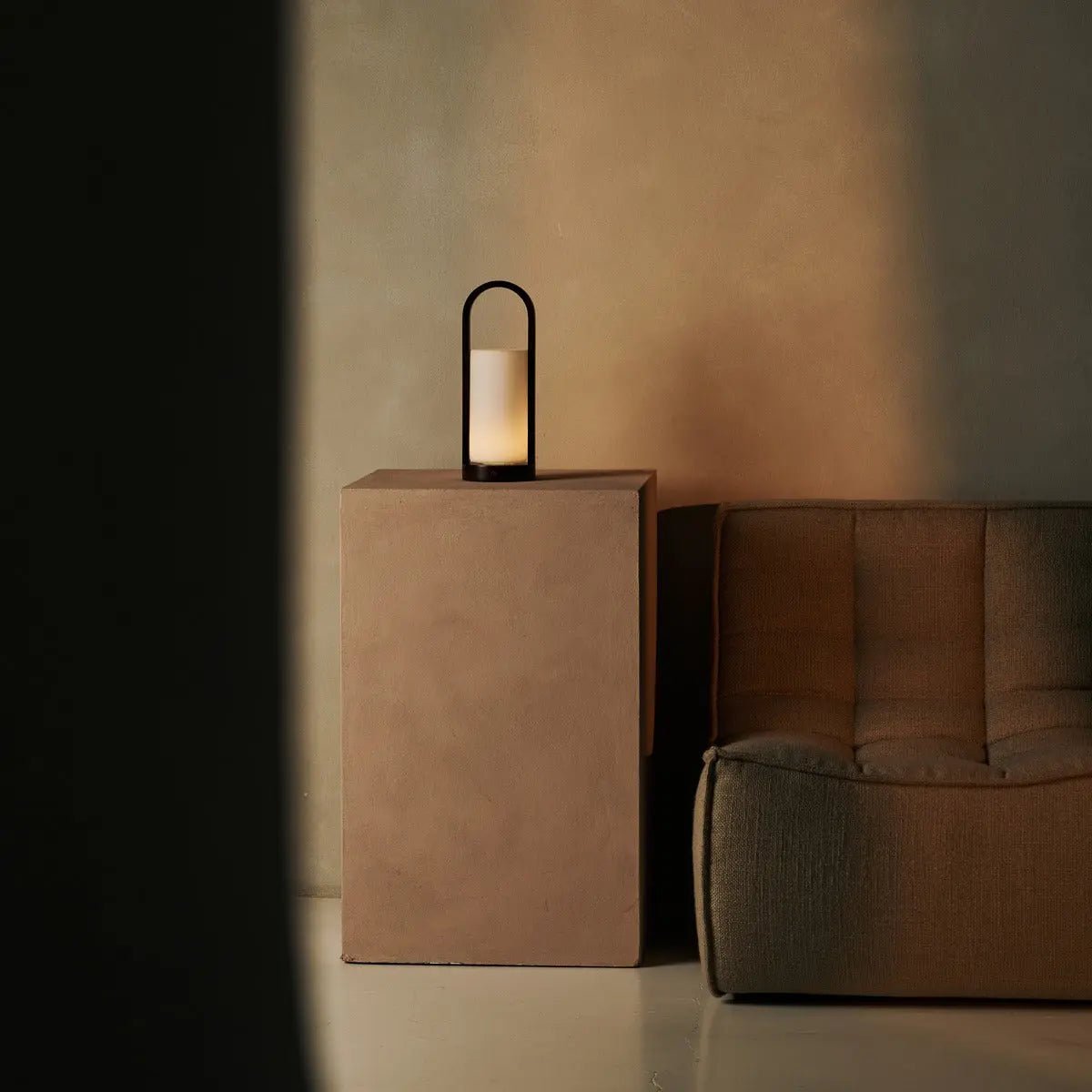 Lampe de table en bois rechargeable Evie marron foncé – Intensité variable et sans fil