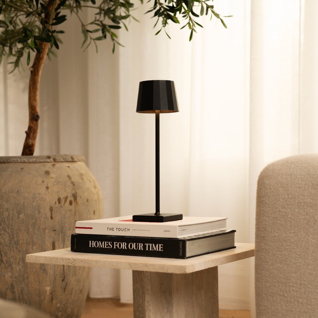 Lampe de table rechargeable en fer William Black – Batterie 120 heures, intensité variable, chargement USB-C