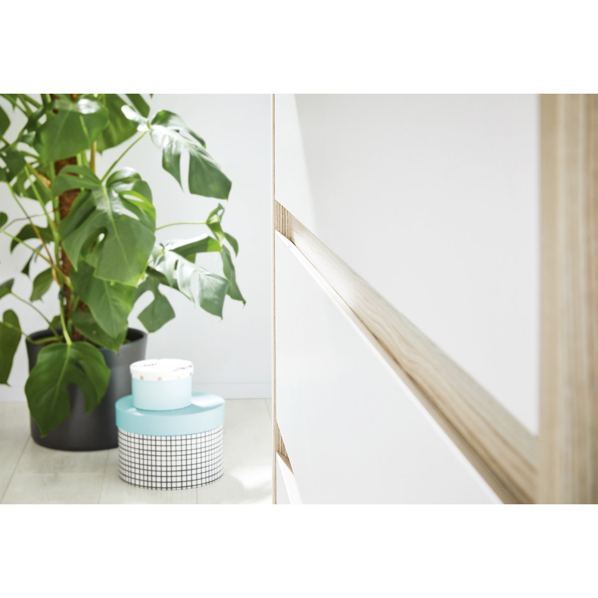 Pépinière 'Flow' large large
3 pièces : lit bébé, grand meuble à langer, grande penderie