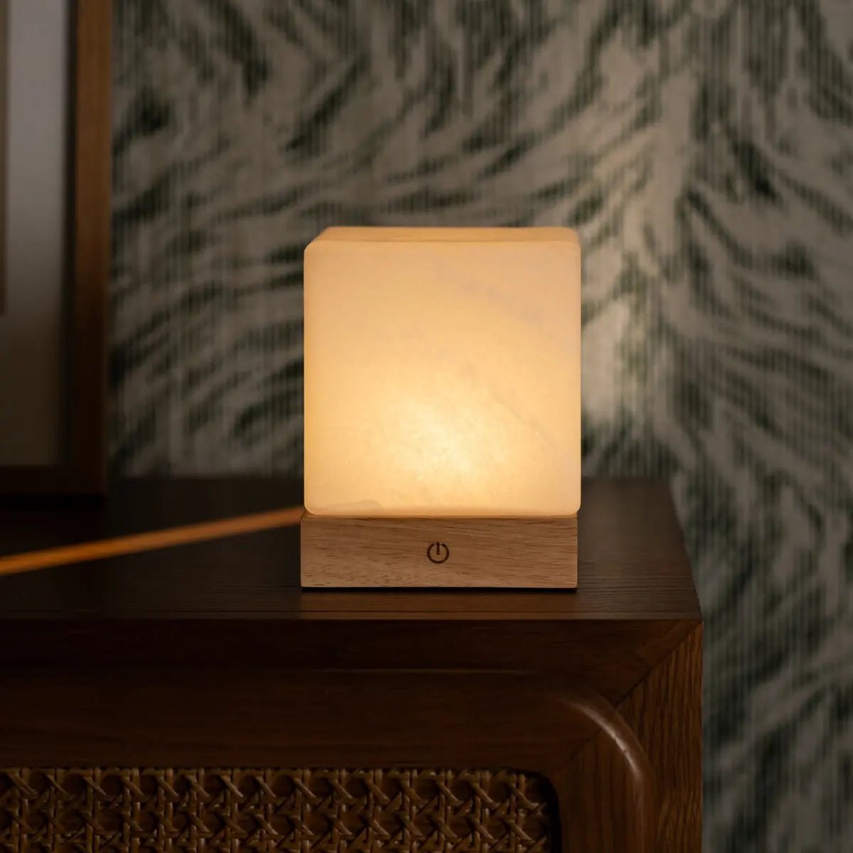 Lampe en bois sans fil brun clair avec verre congelé - batterie rechargeable, dimmable, 100 heures