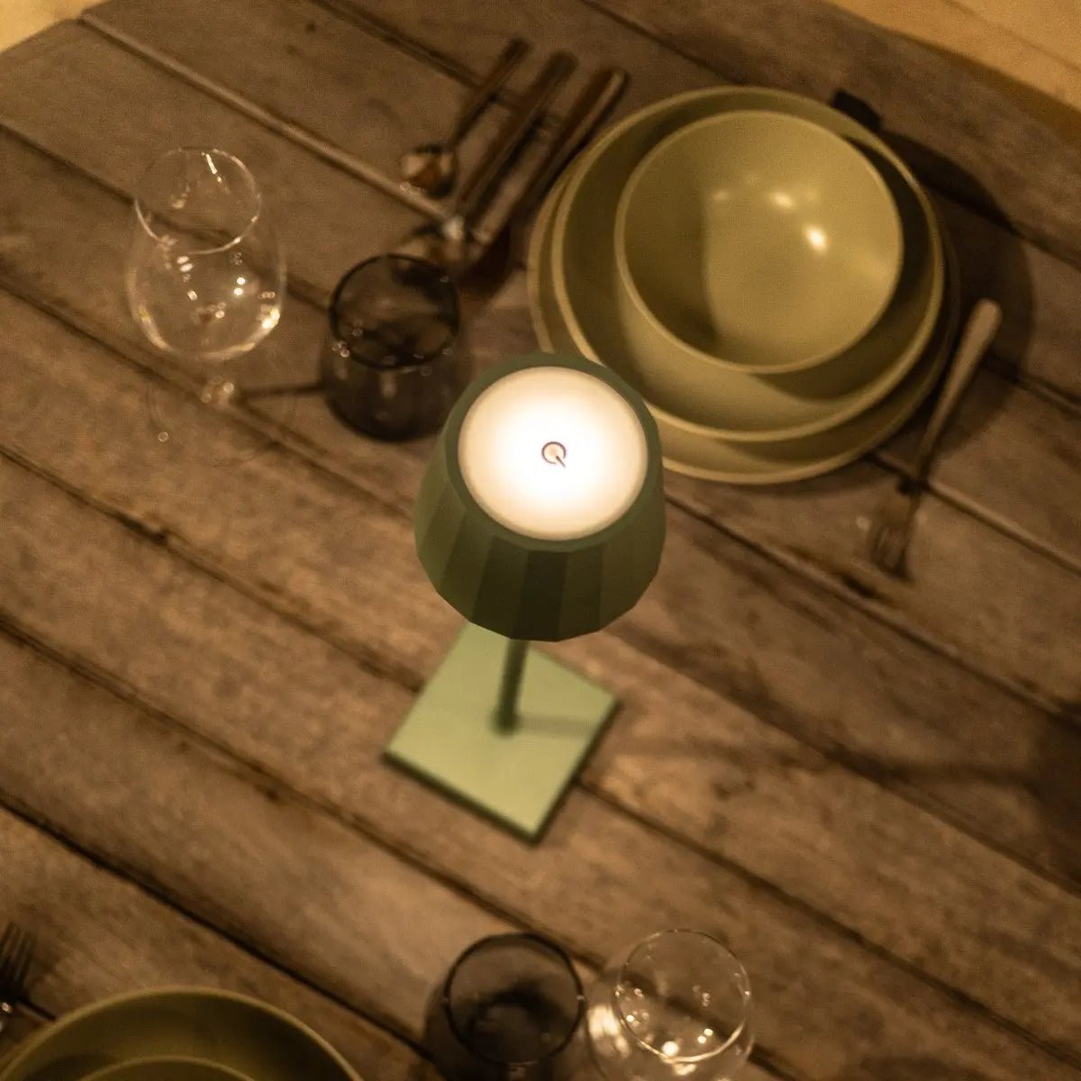 Lampe de table rechargeable verte William Sage – USB-C, intensité variable, batterie 120 heures