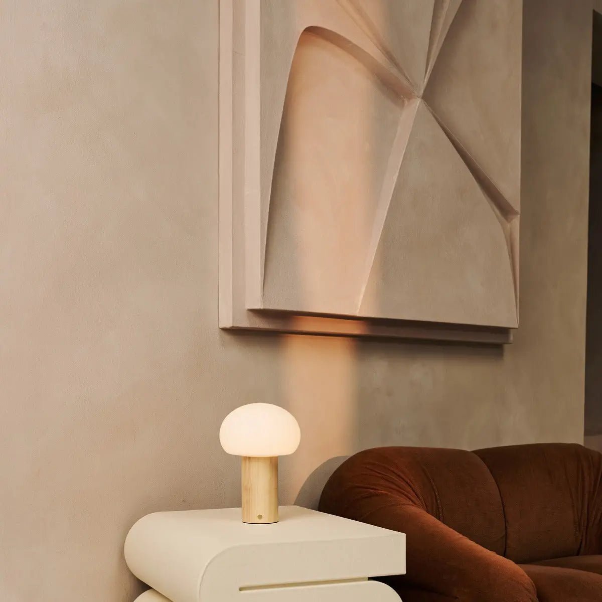 Lampe de table en bois marron clair avec verre et batterie rechargeable | Éclairage dimmable et polyvalent