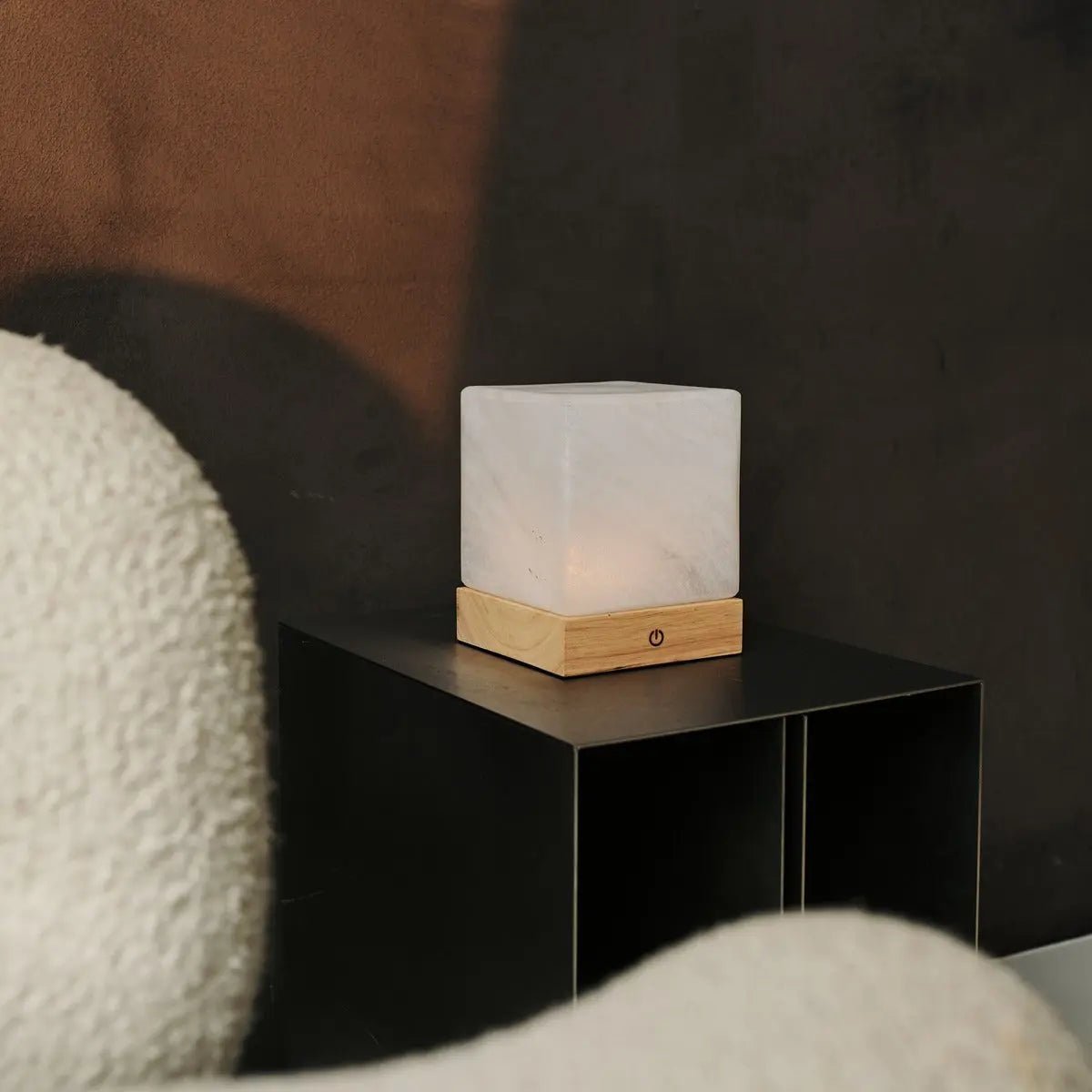 Lampe en bois sans fil brun clair avec verre congelé - batterie rechargeable, dimmable, 100 heures