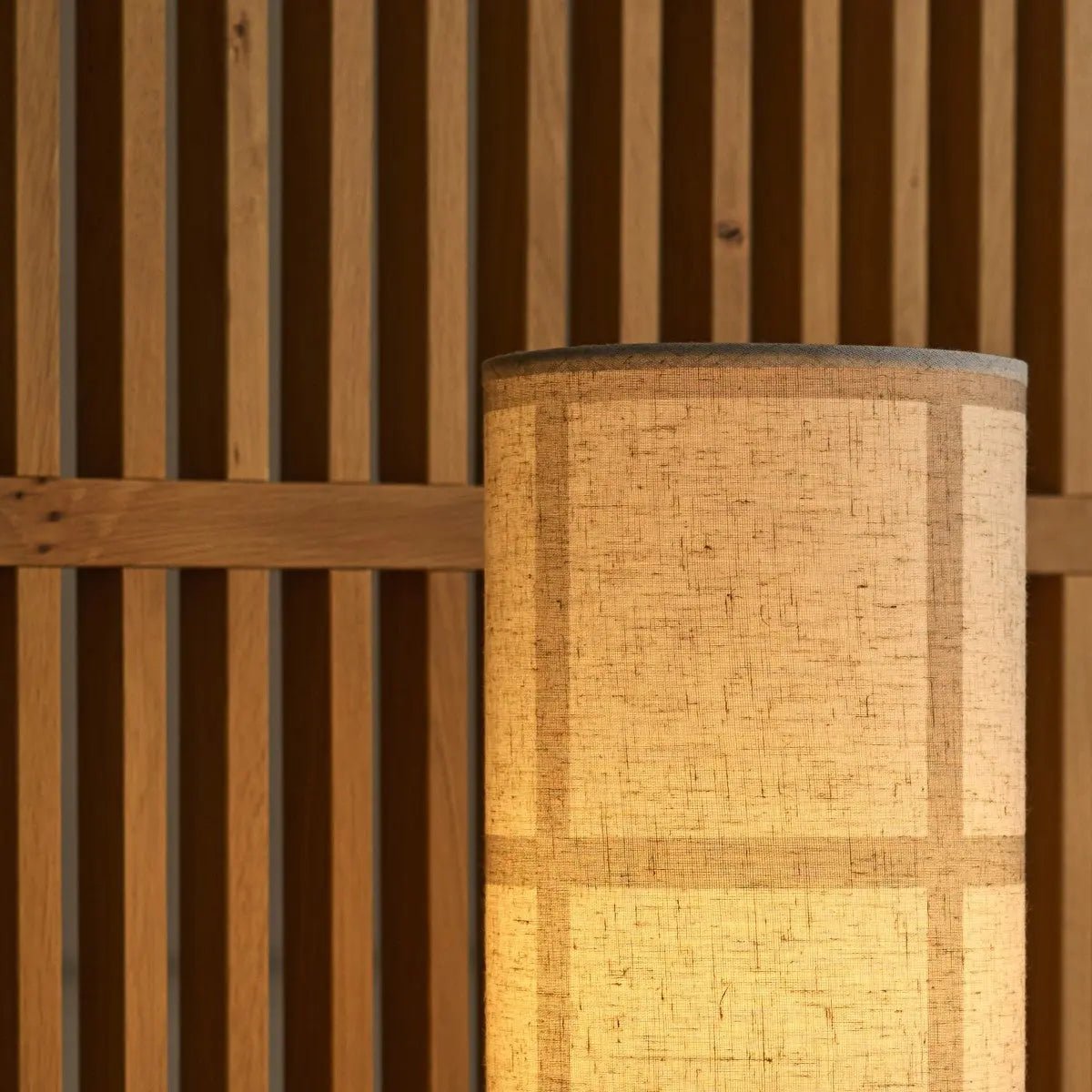 Lampe de table Sakura marron foncé avec abat-jour en lin | Éclairage fait à la main et élégant