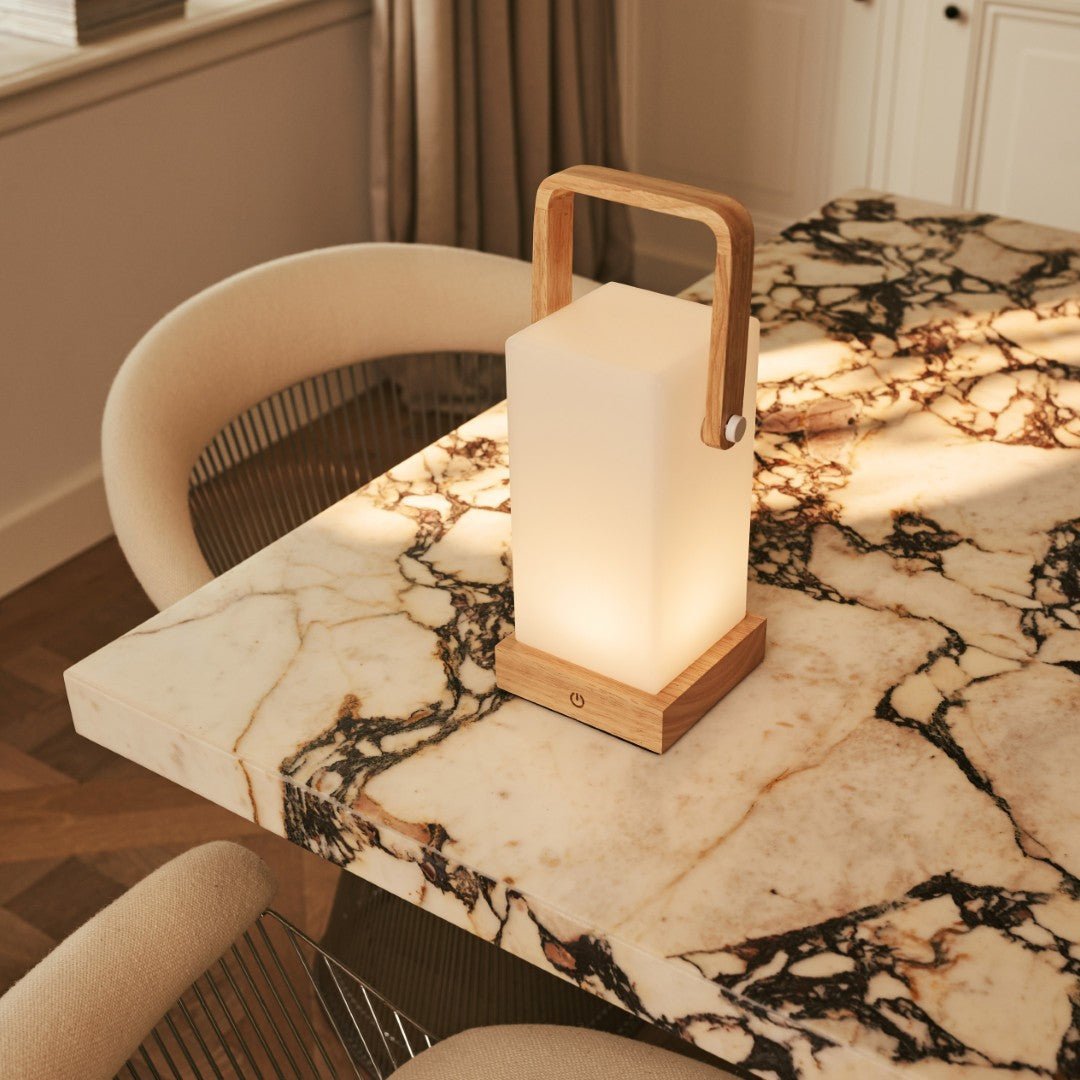 Lampe en bois marron clair Harper – Lampe de table rechargeable sans fil avec poignée