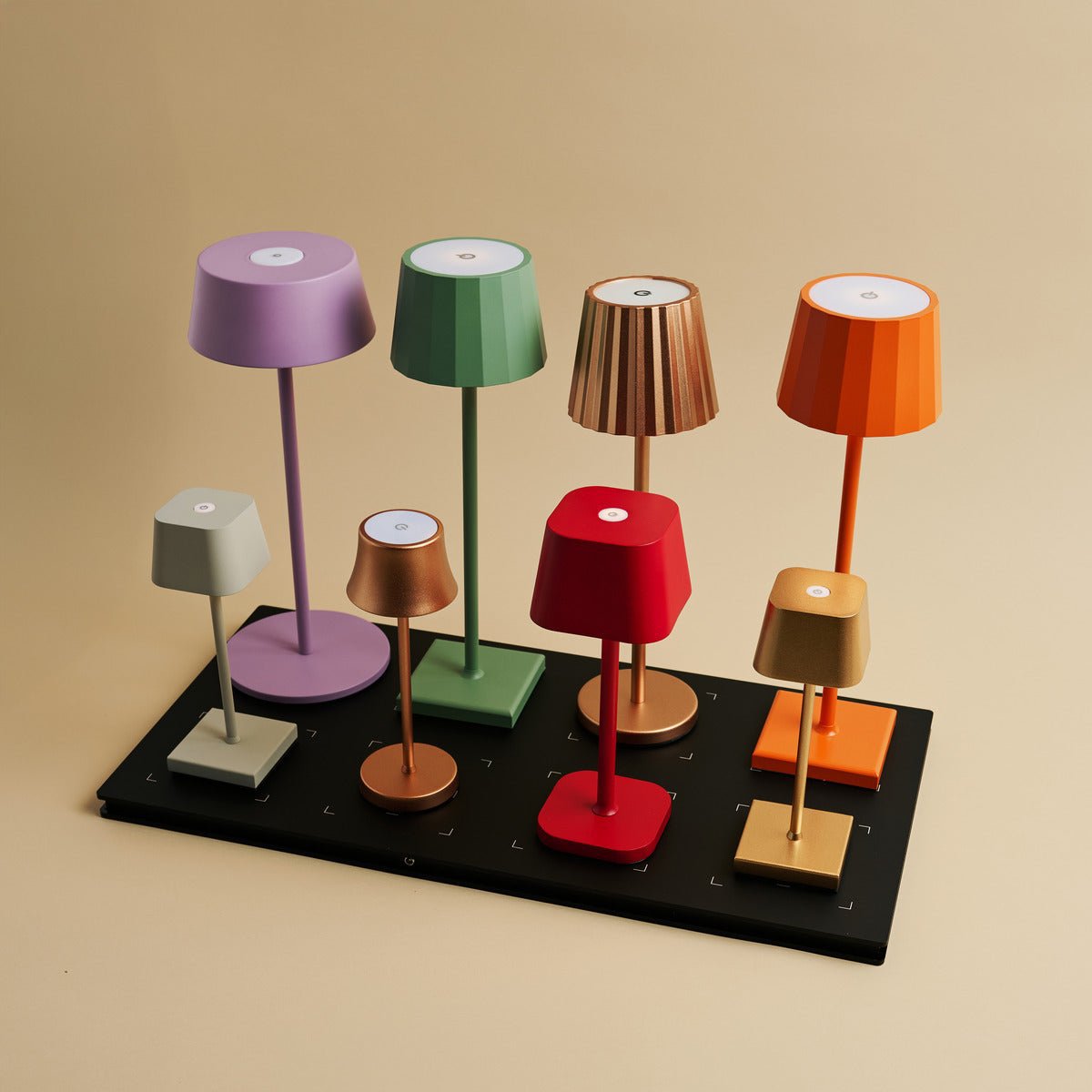 Combi set professionnel - 8 x wouter koala marron rechargeable lampes de table et 1 x station de charge sans fil avec Qi-Technology - parfait pour les restaurants, l'hospitalité et les hôtels