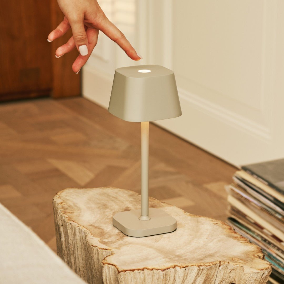 Ava Shadow Gray - lampe de table rechargeable | Élégant, sans fil et dimmable
