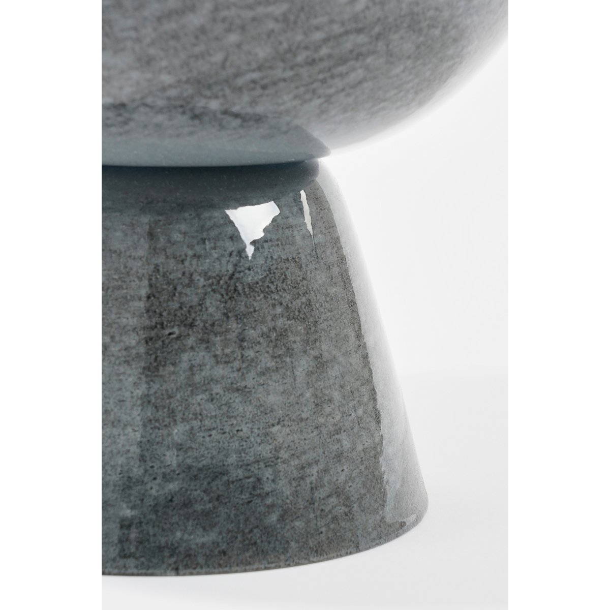 James Flowerpot sur Standard - H28 X Ø22 cm - Metal - Gray