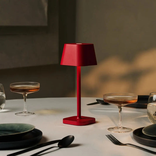 Lampe de table rechargeable Ava Berry Red | Lampe élégante et sans fil et dimmable