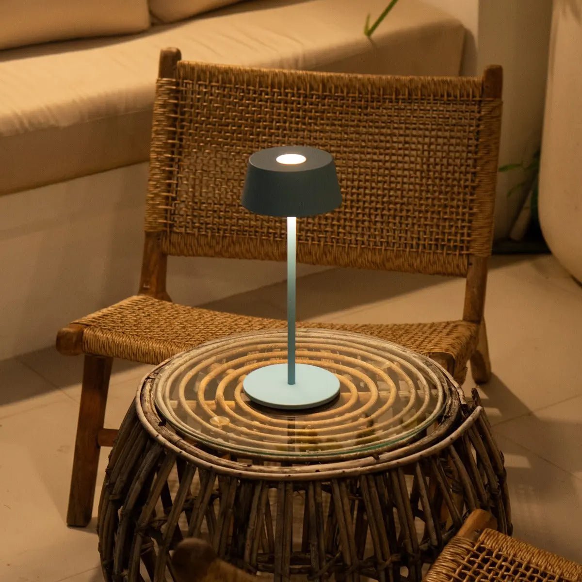 Lampe de table en fer rechargeable bleue Hugo Amsterdams - Intensité variable, élégante et sans fil