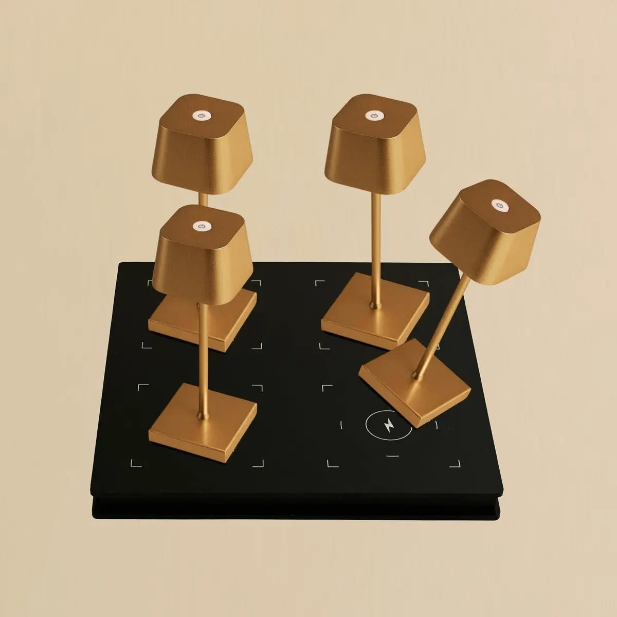 Professional Combi Set - 4 x Sarphati Mini Gold Rechargeable Table Lamps and 1 x Amstel Wireless Charging Station with Qi-Technology and perfect for restaurants, hospitality and hotels