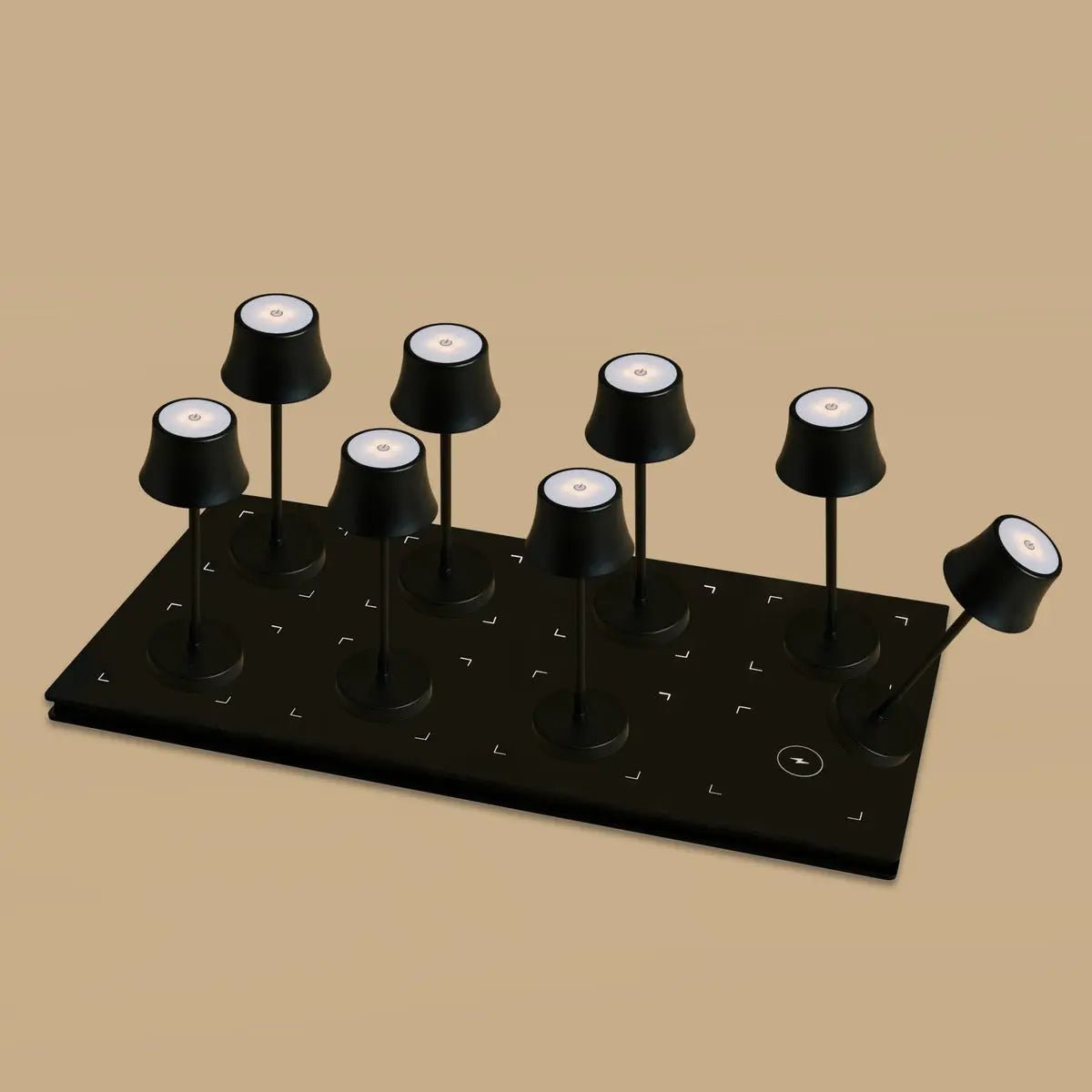 Combi Set Professional - 8 x de Pijp Mini Midnight Black Rechargeable Table Lampes et 1 X Station centrale Station de charge sans fil avec Qi-Technology - Perfect pour les restaurants, l'hospitalité et les hôtels