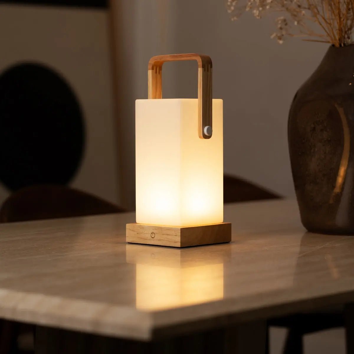 Lampe en bois marron clair Harper – Lampe de table rechargeable sans fil avec poignée