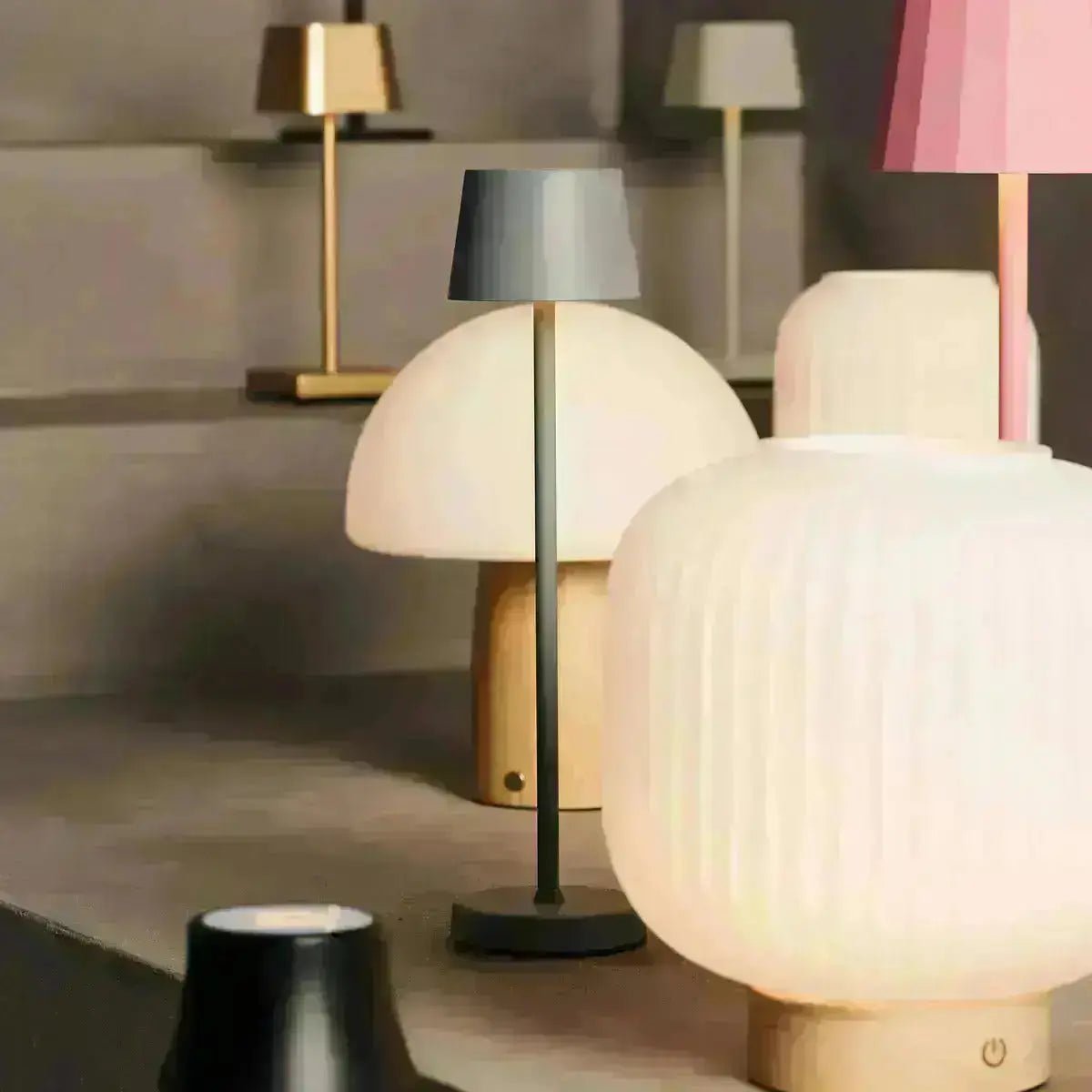 Wouter Orange Blossom Rechargeable Table Lampe - Charge sans fil, Dimmable, durée de vie de la batterie de 120 heures