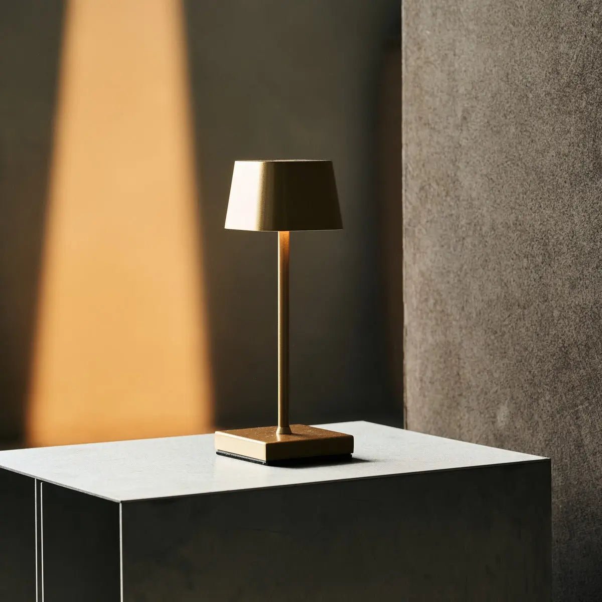 Lampe de table sans fil Sarphati mini parfaite pour l'industrie hôte
