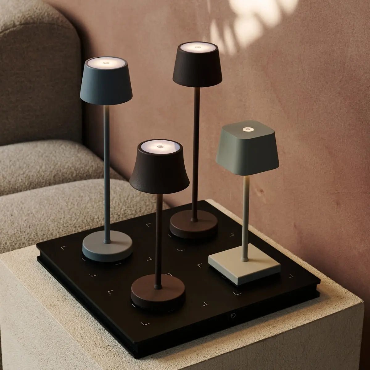 Amstel Professional Draadloos Oplaadstation met Oplaadpoort - Eenvoudig en Functioneel met Qi Technologie