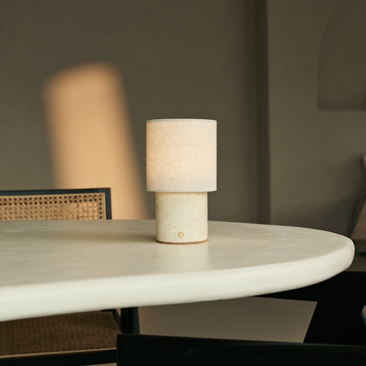 Onoda Beige / Travertino Classico – Lampe de table en Travertin