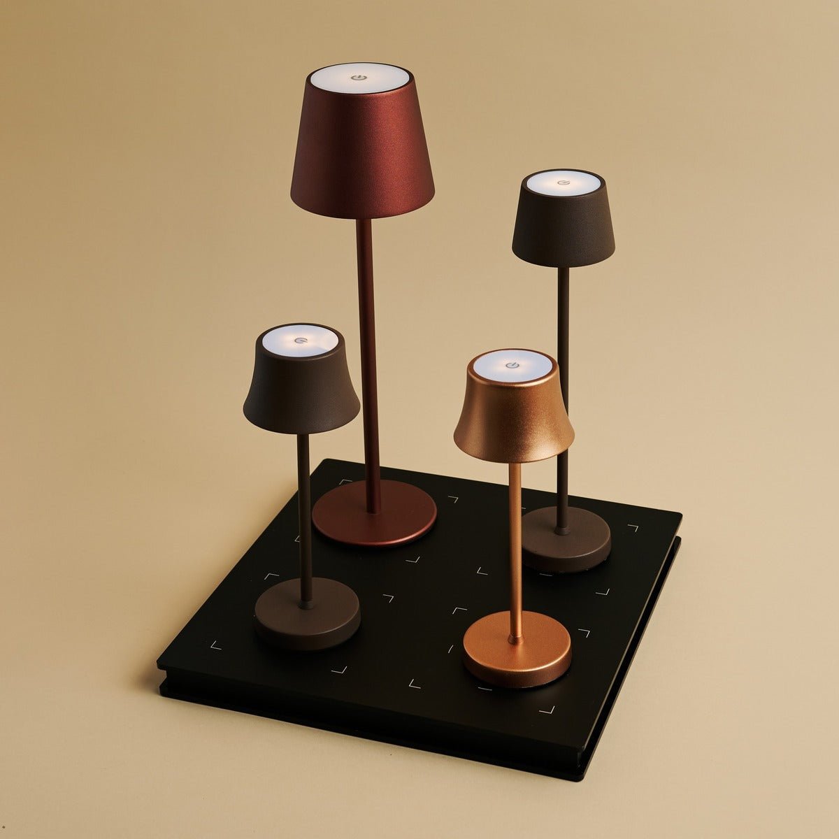 Combi Set Professional - 4 x Maya Olive Green Rechargeable Table Lampes et 1 X Amstel Wireless Station Wireless avec Qi-Technology - parfait pour les restaurants, l'hospitalité et les hôtels