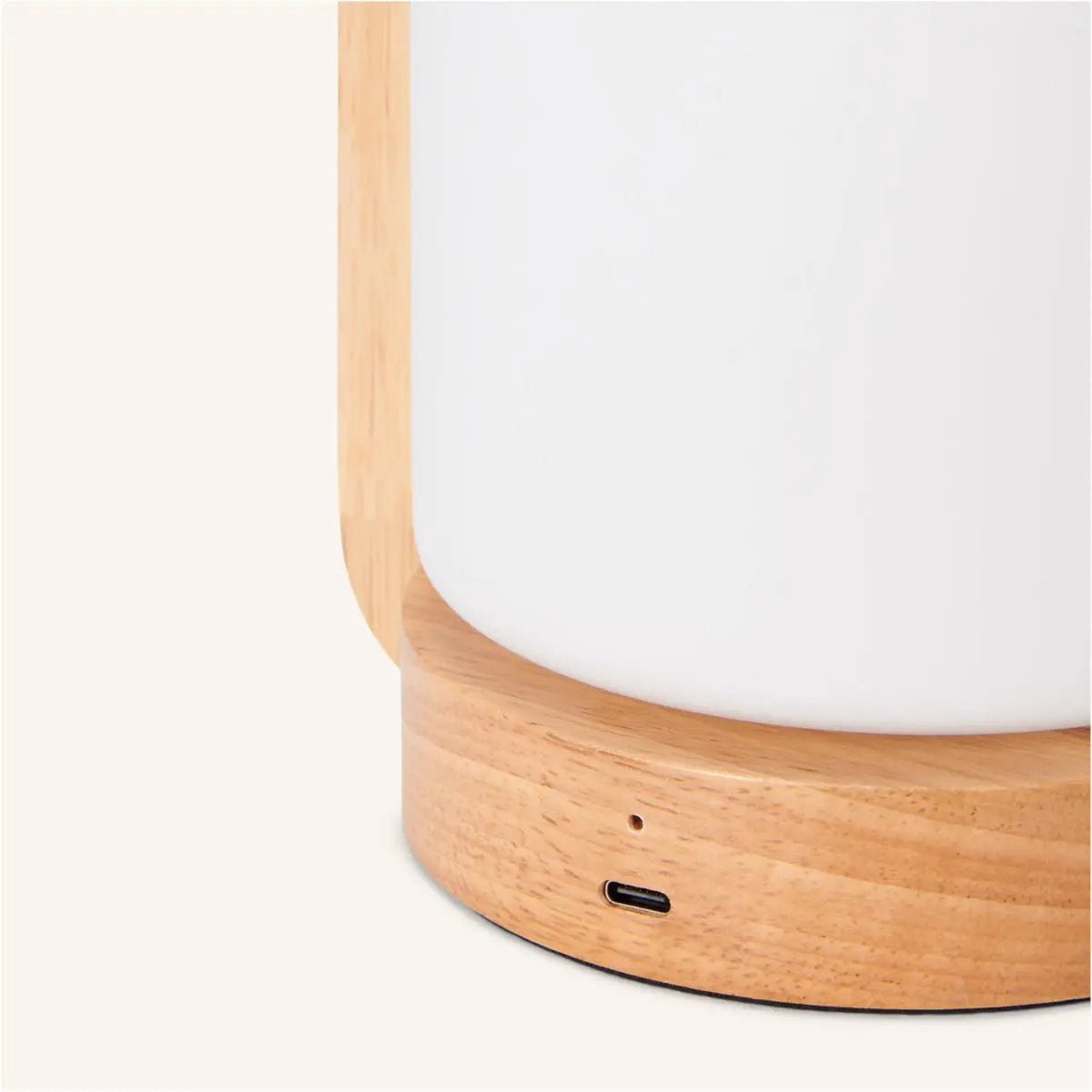 Lampe rechargeable en bois brun clair George combinée avec du verre givré et une poignée