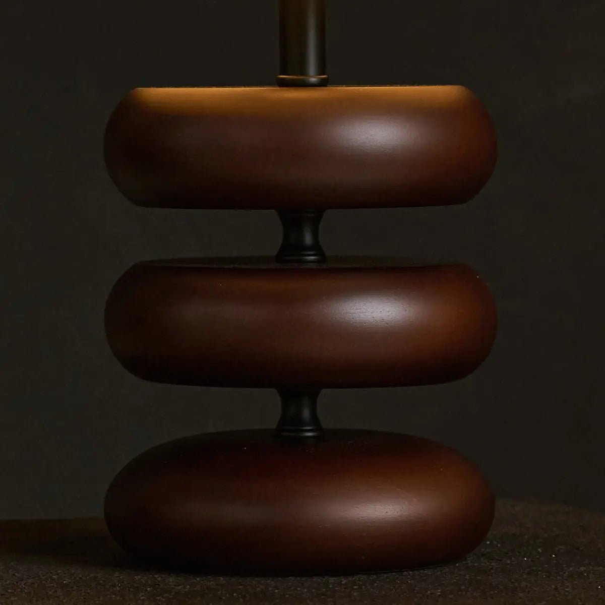 Lampe à table en bois brun foncé Lara avec nuance de lin à crème - Éclairage de la maison rustique