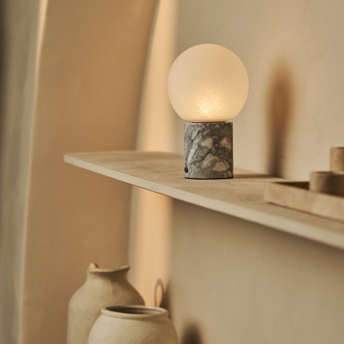 Metsu White / Bianco Statuarietto – Lampe de table en Marbre