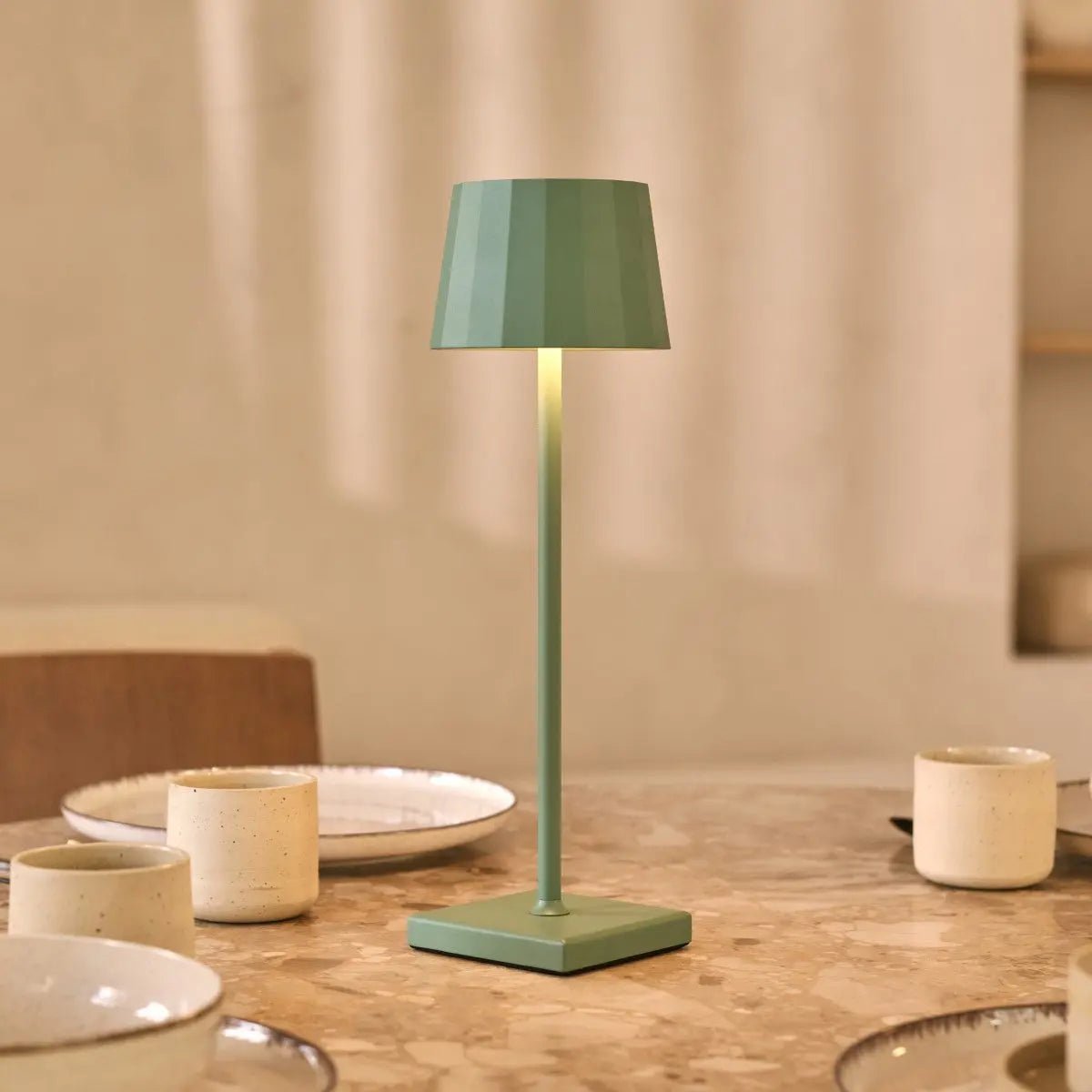 Lampe de table rechargeable verte William Sage – USB-C, intensité variable, batterie 120 heures