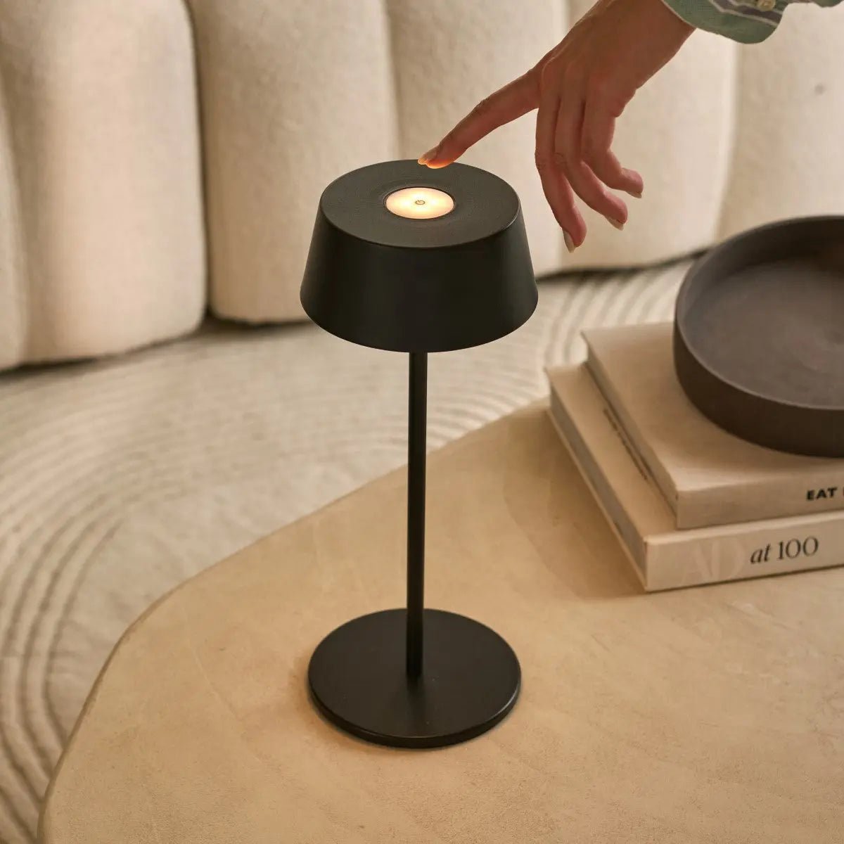 Lampe de table rechargeable Hugo Midnight Black - Intensité variable, élégante et sans fil