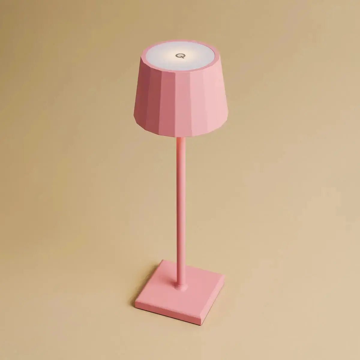 Combi set professionnel - 4 x wouter flamingo rose rechargeable lampes de table et 1 x poste de charge sans fil Amstel avec Qi-Technology - parfait pour les restaurants, l'hospitalité et les hôtels
