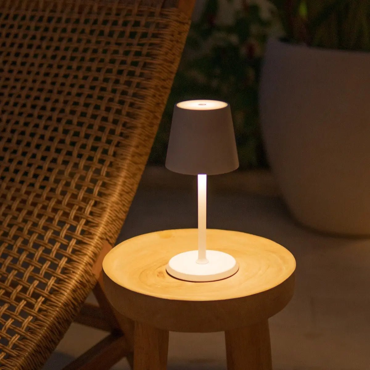 Lampe de table rechargeable James White – Sans fil, à intensité variable et élégante