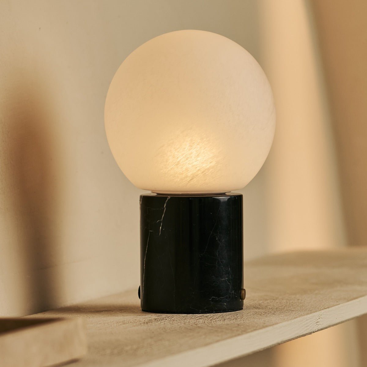 Metu Black / Nero Marquina – Lampe de table en Marbre