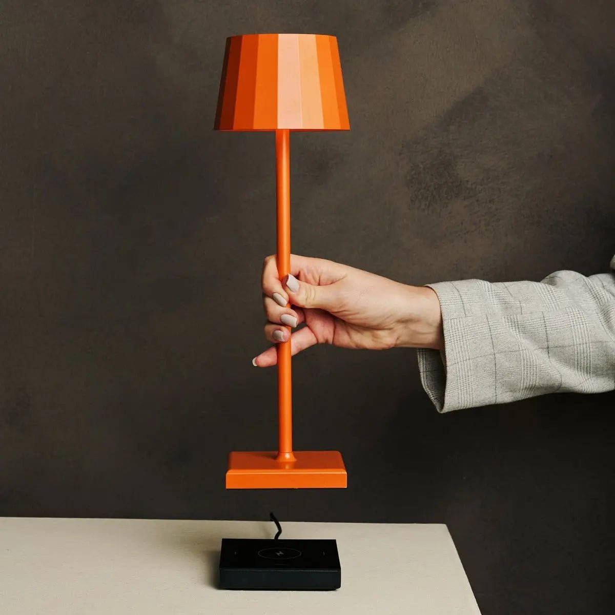 Wouter Orange Blossom Rechargeable Table Lampe - Charge sans fil, Dimmable, durée de vie de la batterie de 120 heures