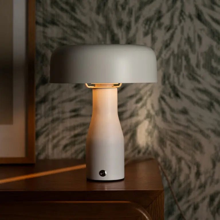 Jape White Metal Table Lamp – Timeless design, warm light and elegant style