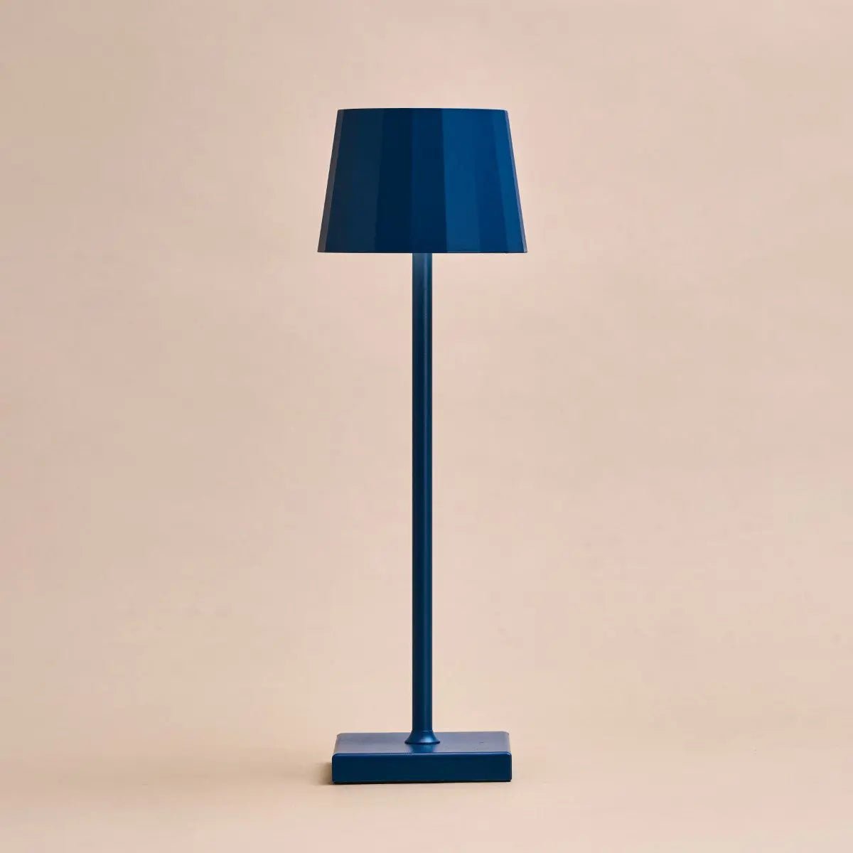 Lampe de table en fer rechargeable bleue William Delftware – Intensité variable, chargement USB-C, 120 heures