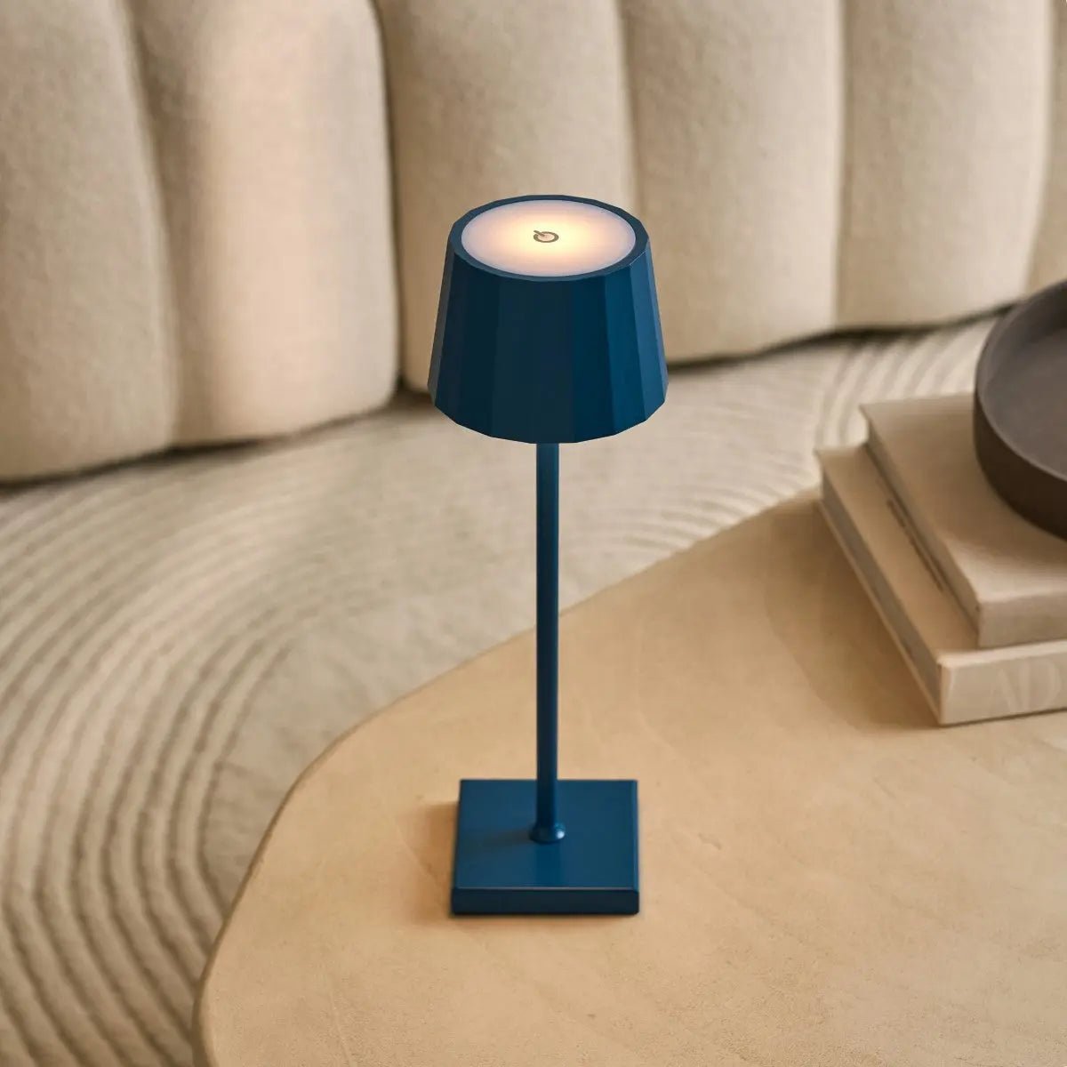 Lampe de table en fer rechargeable bleue William Delftware – Intensité variable, chargement USB-C, 120 heures
